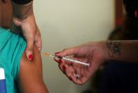В Украине разгорелся скандал: в частной клинике детям вкололи контрабандную вакцину (видео)