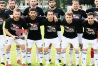 Игроки трех футбольных команд Грузии вышли на поле в футболках с антироссийскими лозунгами