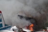 В России самолет при посадке въехал в здание: есть погибшие и пострадавшие (видео)