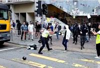 Полиция Гонконга применила боевое оружие против демонстрантов: известно об одном раненом