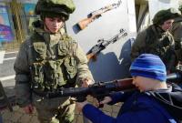 Российские гаубицы, "Грады" и марш: в оккупированном Крыму отметили "День защитника отечества"
