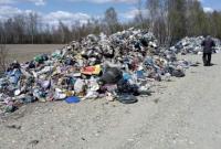 В Житомирской области обнаружили незаконный сброс более 100 тонн львовского мусора