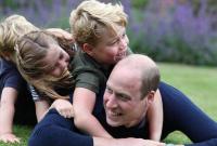 Стало известно, чем любят заниматься дети Кейт Миддлтон и принца Уильяма с бабушкой
