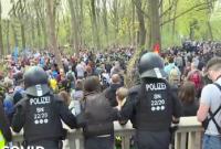 У Берліні 60 поліцейських постраждали в результаті зіткнень з радикалами