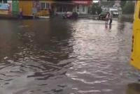 Дороги превратились в реки: Винницу затопило после сильного ливня (видео)